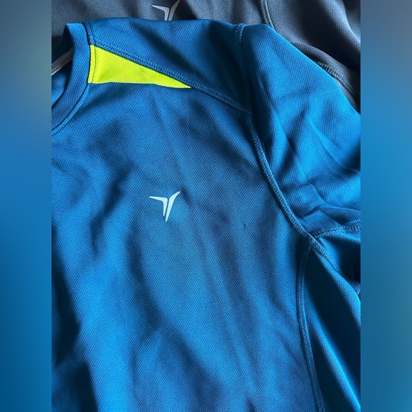 Set of 2 Men’s Active Workout Tops - Picture 6 of 8